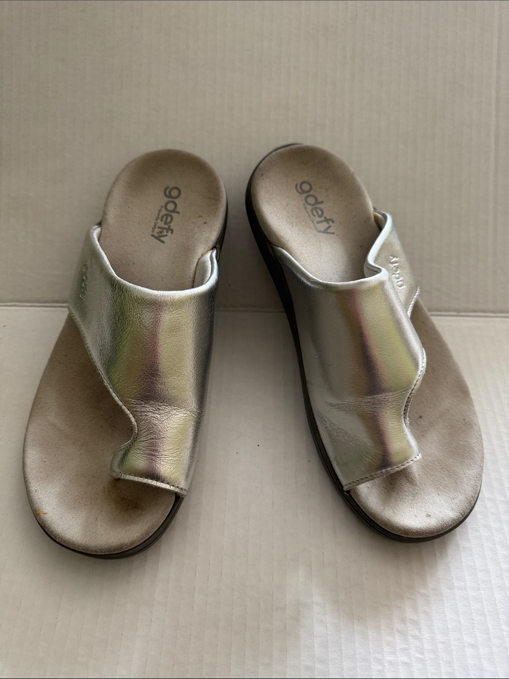 Godefy Women's Iridescent Slide Sandals - Silver Tone